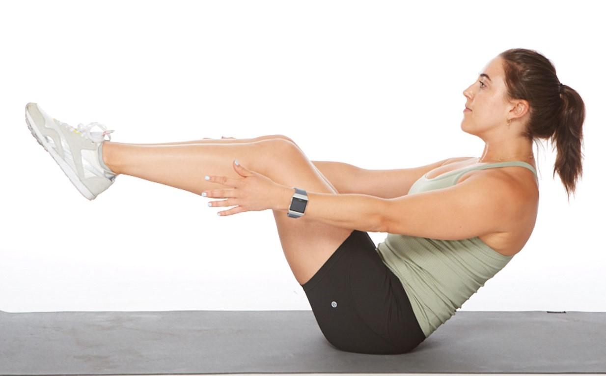 Crunch with leg extension
